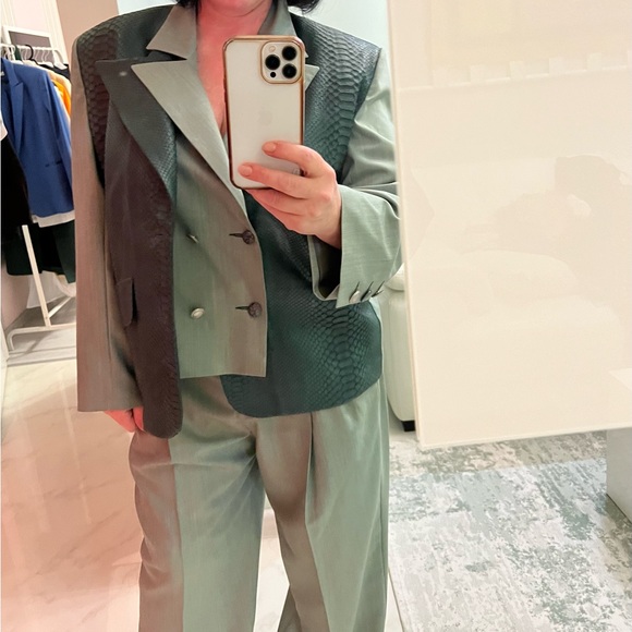 exclusive suit made of python skin and wool - Picture 3 of 5